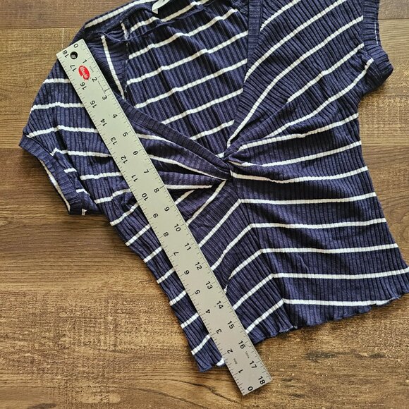 ALC Sabina Striped Stretchy Plunge Neckline Crop Top w Cap Sleeves, S, Blue &Wht - Picture 5 of 9